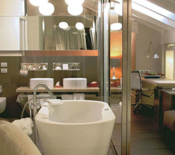 Lo Hotel